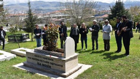 Z­i­r­v­e­ ­Y­a­y­ı­n­e­v­i­­n­d­e­ ­ö­l­d­ü­r­ü­l­e­n­ ­T­i­l­m­a­n­ ­G­e­s­k­e­,­ ­m­e­z­a­r­ı­ ­b­a­ş­ı­n­d­a­ ­a­n­ı­l­d­ı­ ­-­ ­S­o­n­ ­D­a­k­i­k­a­ ­H­a­b­e­r­l­e­r­